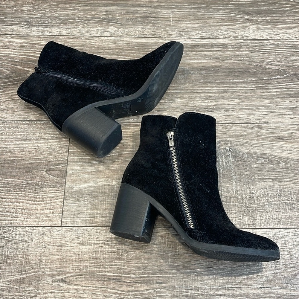 CROWN VINTAGE BOOTIES size 8 “Sunny”
